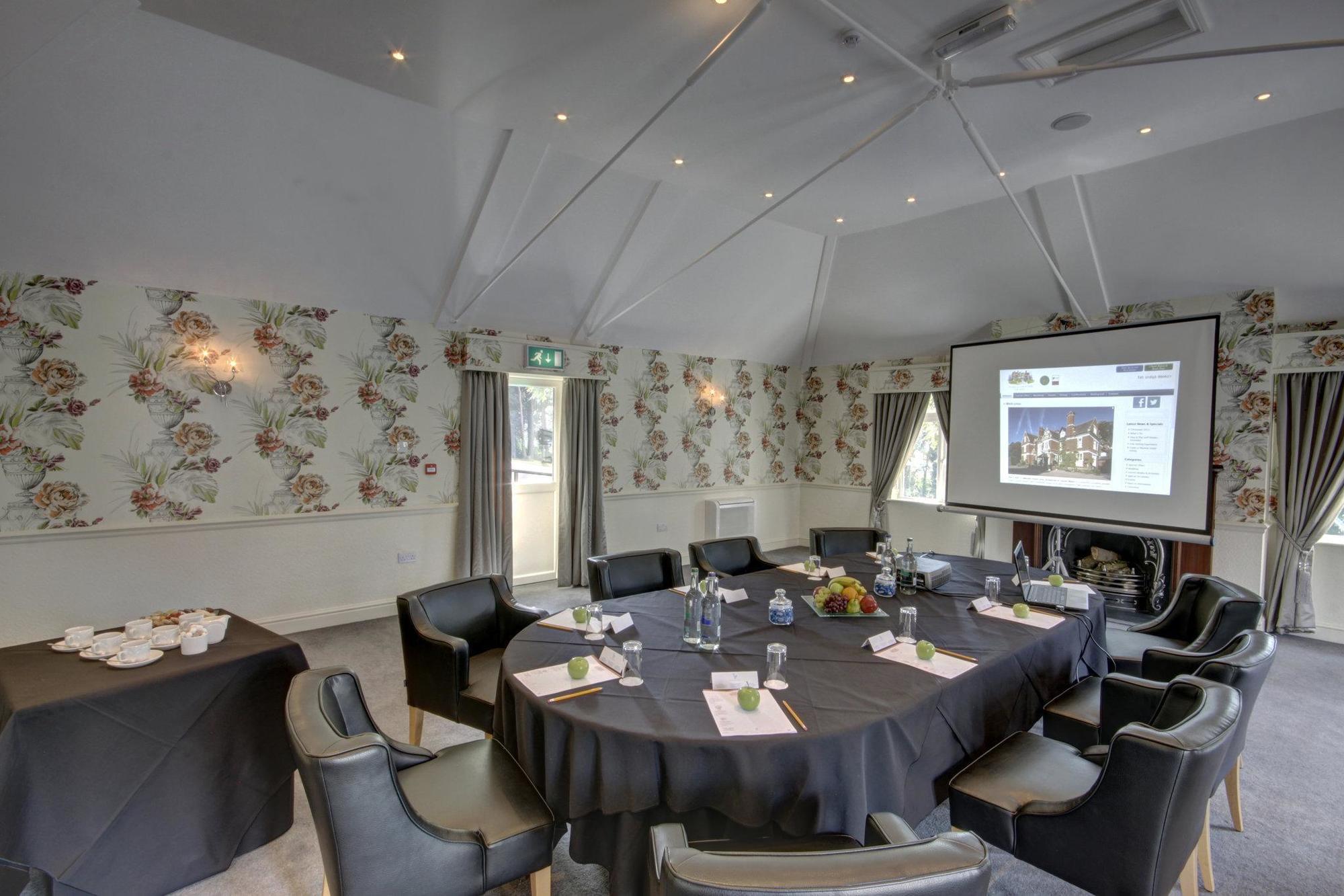 The Coed-Y-Mwstwr Hotel Bridgend  Extérieur photo
