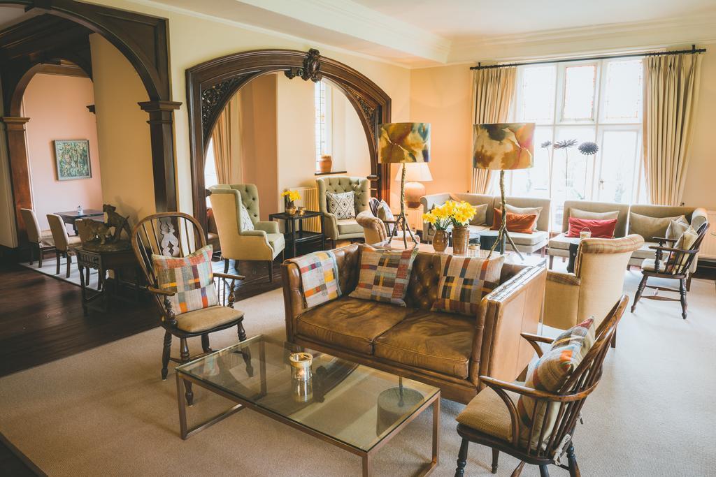 The Coed-Y-Mwstwr Hotel Bridgend  Extérieur photo